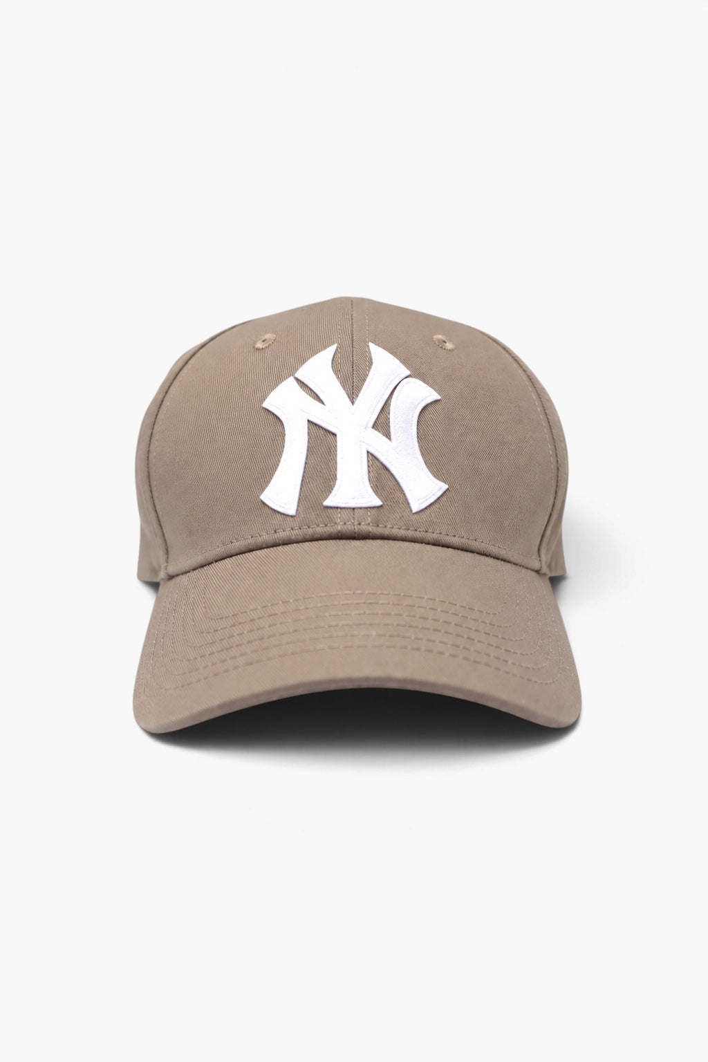 Baseball cap with embroidered New York logo and curved brim