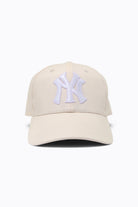 Baseball cap with embroidered New York logo and curved brim